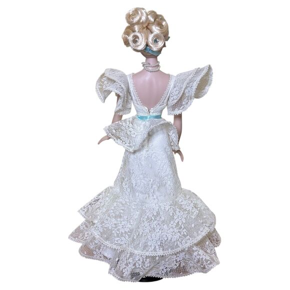 The Ashton-Drake Galleries Gene Marshall "Lovely in Lace" Collectible Doll - Picture 3 of 10